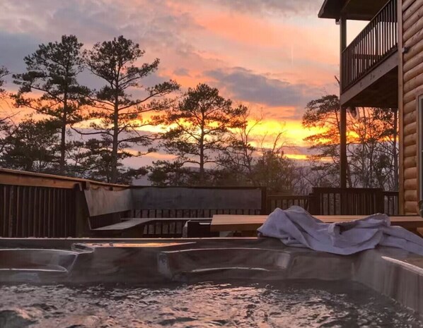 Outdoor spa tub