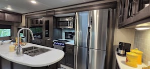 Gorgeous RV Rental River Ranch! 146 (2818)