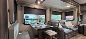 Gorgeous RV Rental River Ranch! 146 (2822)