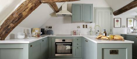 The Miller's Snug at Cowley House Kitchen Area - StayCotswold