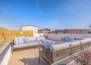 WOW Lodge - Whitehouse Holiday Park, Towyn