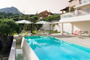 Activities, Amenities, Building Exterior, Garden, Main Entrance, Spring, Summer