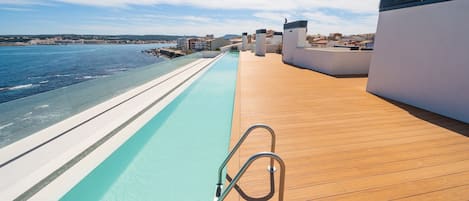 Holiday Home Swimming Pool