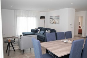 Family-friendly house with private pool in Alfeizerão. Relaxing stay near São Martinho do Porto and Óbidos.