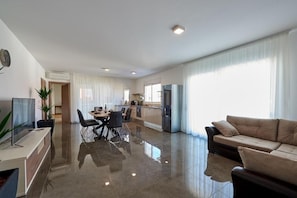 Living room 1