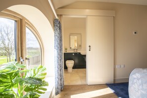 Bacchus, Goose Beck Cottages, nr York: Luxury en-suite shower room
