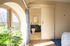 Bacchus, Goose Beck Cottages, nr York: Luxury en-suite shower room
