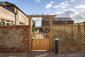 Gated entrance through to Goose Beck Cottages