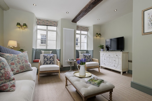 The Barley Apartment at Cowley House Sitting Room - StayCotswold