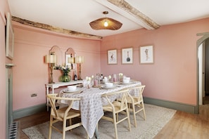 The Barley Apartment at Cowley House Dining Area - StayCotswold