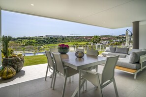 Balcony/Terrace,Garden view,Swimming pool