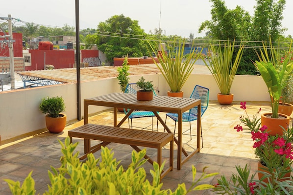 Outdoor dining