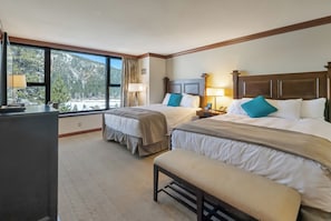 EV 722: Deluxe Room with 2 Queen Beds and full bath