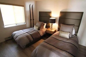 Twin bedroom