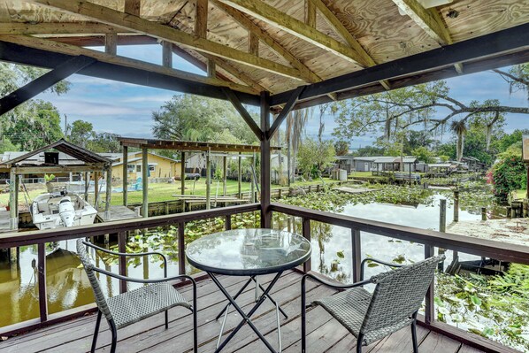 Satsuma Vacation Rental | 2BR | 2BA | 1,296 Sq Ft | 4 Steps to Enter