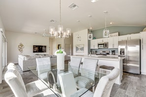 Dining Area | Kitchen