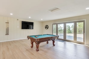 Game Room | 2-Story Cabin | Central Heating & A/C