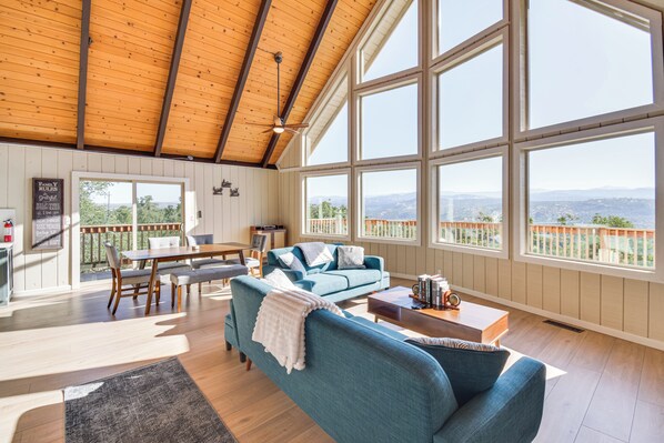 Coarsegold Vacation Rental | 2BR | 2BA | 1,500 Sq Ft | 4 Steps Required