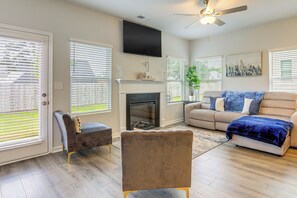 Living Room | 1st Floor | Free WiFi | Smart TV