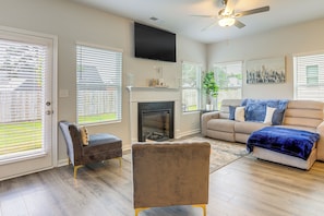 Living Room | 1st Floor | Free WiFi | Smart TV
