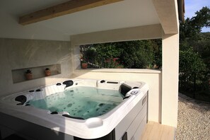 Bain à remous extérieur