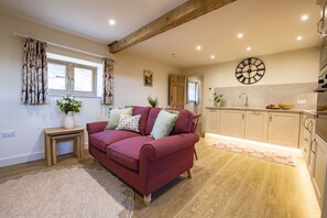 Divico, Goose Beck Cottages, nr York: Open-plan ground floor living/dining/kitchen area
