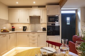 Divico, Goose Beck Cottages, nr York: Kitchen and dining area
