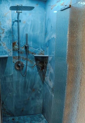 Primary Bathroom (2)