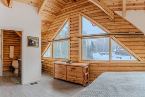 Primary bedroom - King Bed (2)