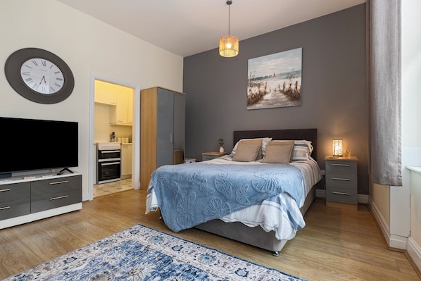Close to Beach and Town Centre