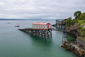 Close to Beach and Town Centre