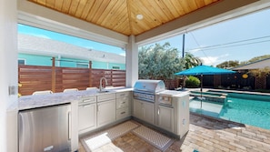 Outdoor grill and bar perfect for BBQs