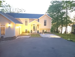 Bayfront 4 bedroom home