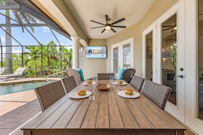 Outdoor dining