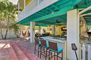 Covered Patio | Smart TV | Gas & Charcoal Grills