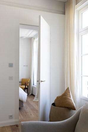 Open lounge next to the spacious kingsize bedroom