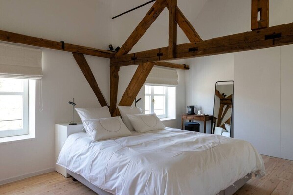 Spacious kingsize bedroom with bathroom