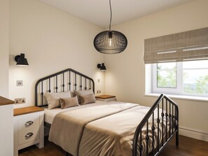Double bedroom | Huxley’s Cottage - Coastal Cottages, Sedgeford