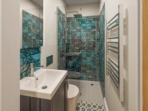 Bathroom | Huxley’s Cottage - Coastal Cottages, Sedgeford