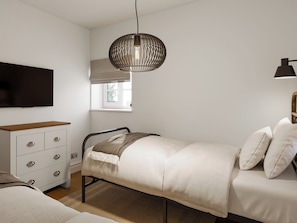 Twin bedroom | Monty’s Cottage - Coastal Cottages, Sedgeford