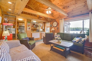 Living Room | Electric Fireplace | Smart TV | Free WiFi