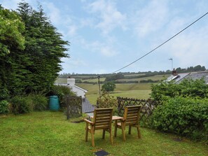 Sitting-out-area | Corner Cottage, Ruardean forest of Dean