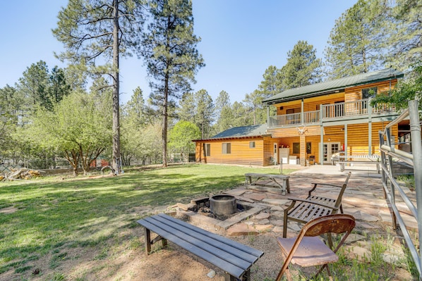 Pine Vacation Rental | 8BR | 3.5BA | Step-Free Entry | 4,000 Sq Ft