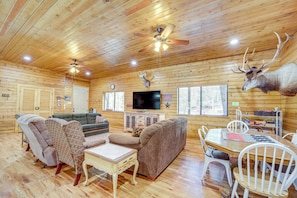 Living Room | 1st Floor | Smart TV | Central Heating | Mini-Split A/C