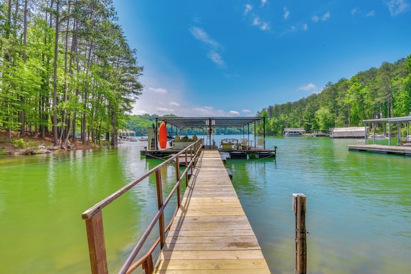 Gainesville Vacation Rental | 4BR | 4.5BA | 1 Step Required | 3,600 Sq Ft