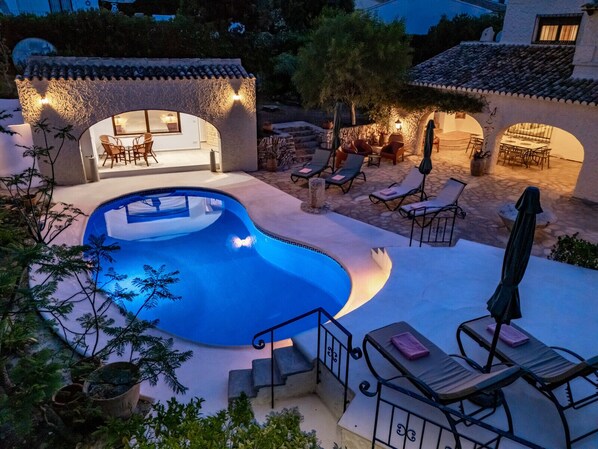 Swimming pool