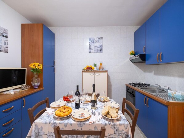 Autumn, Kitchen, Spring, Summer