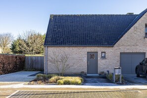Außenseite Ferienhaus [Sommer]