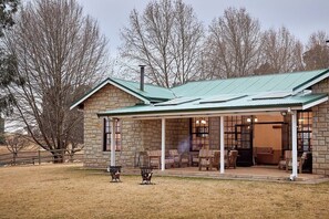 Luxury Farm Cottage in the Berg (708)