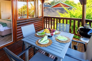 Lagoon View Log Cabin 8 @ Knysna River Club (2638)